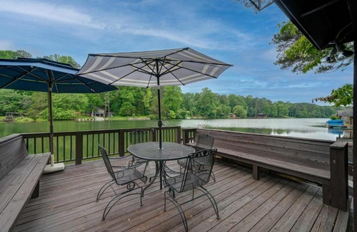 Jasper House | Lakefront Home with Private Dock - in Jasper GA