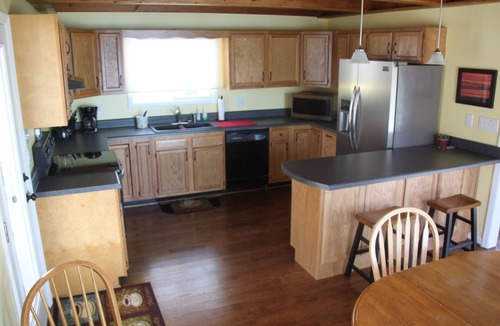 High Point House | Lakefront house- NEW Fire pit. Quiet cove & great dock! Close to grocery& shops!
