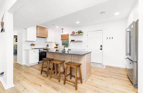 Henrico House | Lakefront! Kayaks, Fire Pits, Game Room, Pets