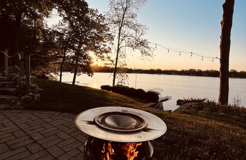 Bassett House | Lakefront Private Family Beach Retreat!