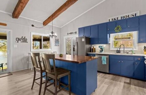 Semora House | Lakefront Retreat | Hot Tub | Kayaks | Near Marina