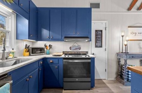 Semora House | Lakefront Retreat | Hot Tub | Kayaks | Near Marina