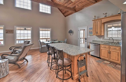 Cub Run House | Lakefront Retreat w/Views, Near Mammoth Cave!