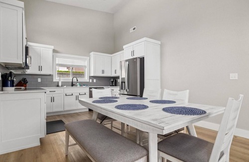 Reeds Spring House | Lakefront Retreat, Swim Dock, Big Patio & Kid Fun Zone