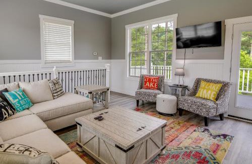 Clairfield House | Lakefront Sharps Chapel Retreat w/Boat Dock!