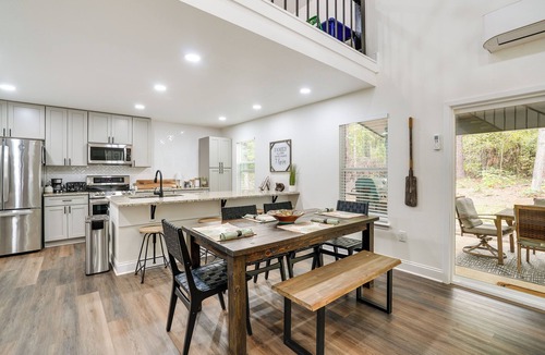 Lone Star Cottage | Lakefront Texas Abode w/Kayaks, Fire Pit & Patio!