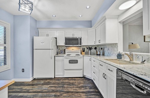 Goodview House | Lakefront Townhome w/Boat Slip, Kayaks & Pool