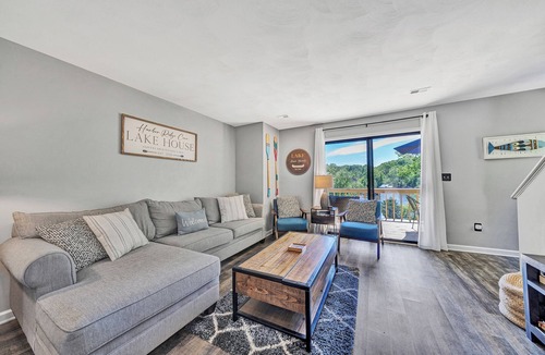 Goodview House | Lakefront Townhome w/Boat Slip, Kayaks & Pool