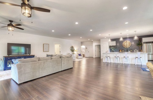 Pittsburg House | Lakefront Treehouse w/Dock · 2 King Suites · Sleeps 12