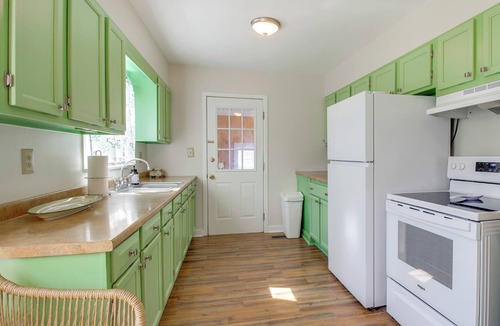 Tullahoma House | Lakes, Whiskey & More! Charming Home in Tullahoma
