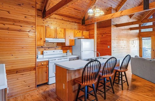 Byrdstown Cabin | Lakeside 3 bedroom chalet with hot tub at Safe Harbor Eagle Cove