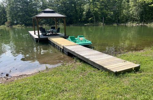 Sharps Chapel House | Lakeside Cabin Sleep 6 Lakefront Dock Grill Games