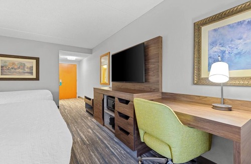 Guntersville Hotel | Lakeside Charm – 4 Comfortable Rooms w/Free Breakfast + Outdoor Activities