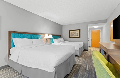 Guntersville Hotel | Lakeside Charm – 4 Comfortable Rooms w/Free Breakfast + Outdoor Activities