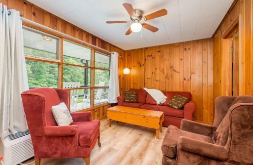 Flat Rock Hotel | Lakeside Delight - Unit 302