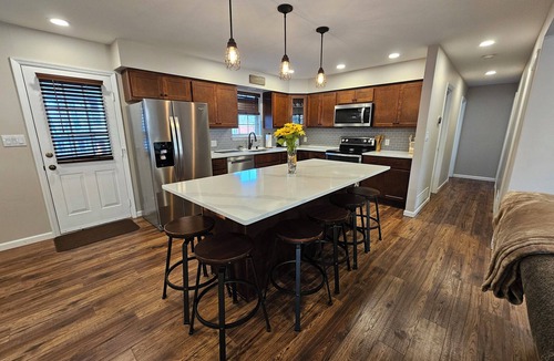 Monticello House | Lakeside Escape - Charming home centrally located on Lake Cumberland