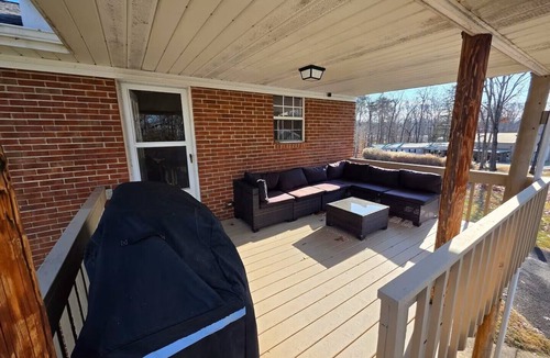 Monticello House | Lakeside Escape - Charming home centrally located on Lake Cumberland