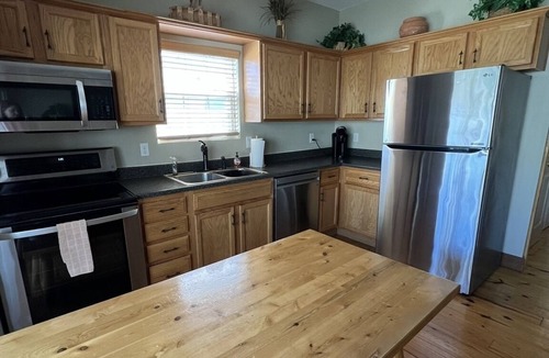 Sloans Valley House | Lakeside Hideaway II - lakefront w/hot tub, pools, pickleball, walk to boat ramp