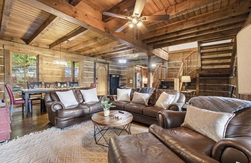 Spring City Cabin | Lakeside Lodge Retreat | Luxury Cabin on Watts Bar