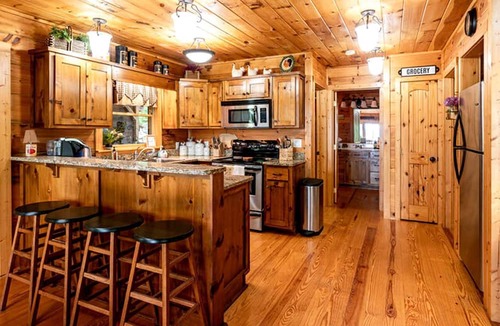 Topton Cabin | Lakeside Log Cabin in Topton, North Carolina, Perfect for Recharging your Batteries in Nature