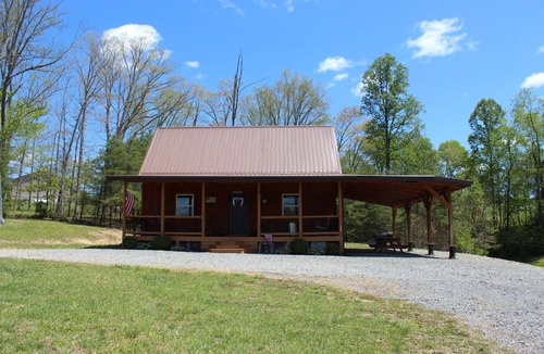 Keslers Cross Lanes Cabin | Lakeside Retreat Cabin in Peaceful Summersville WV