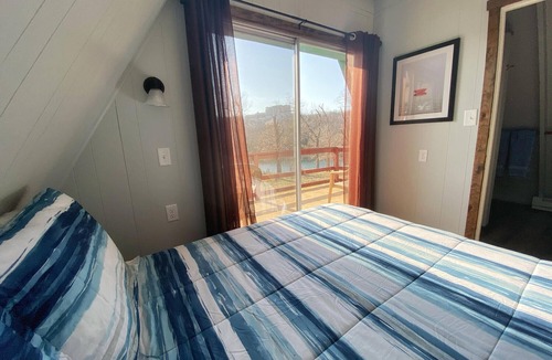 Indian Point Cabin | Lakeside Studio A-Frame Cabin | Calm Waters Resort | Boat Slips & Rentals | FREE Kayaks & Paddleboards | Guided Fishing & Lake Tours!