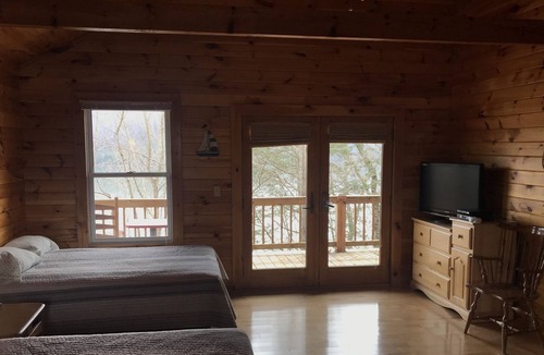 Allons Cabin | Lakeview Cabin at Marina on Dale Hollow Lake near Standing Stone State Park
