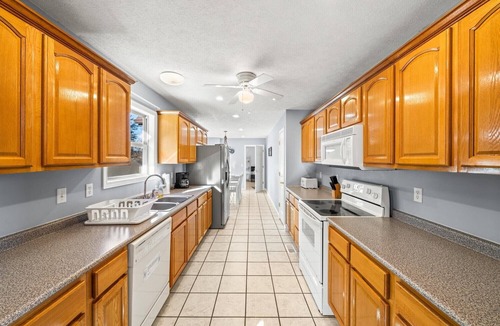 La Follette House | Lakeview GEM with boat slip 3 bedrooms sleeps10|private slip