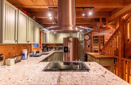 Boone Cabin | Lakeview- hot tub, pet friendly, lake views, catch and release fishing
