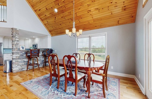 Maynardville House | Lakeview Retreat Near Norris Lake Marina・Fire pit