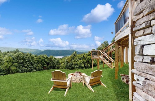 Maynardville House | Lakeview Retreat Near Norris Lake Marina・Fire pit