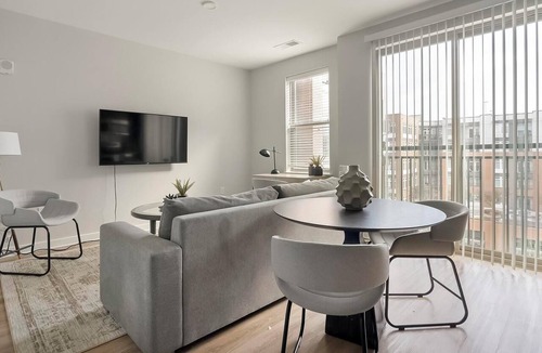Downtown Apartment | Landing | Amazing 1BD, Yoga Studio, Courtyard