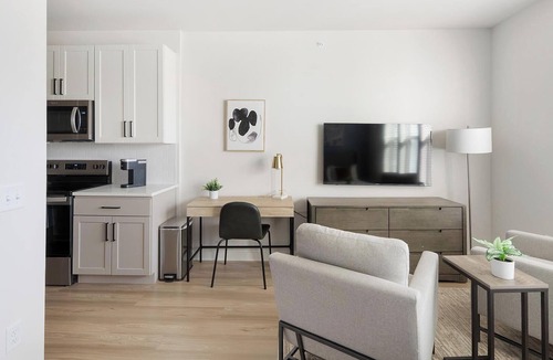 Downtown Knoxville Apartment | Landing | Amazing Studio, Gym, Pool
