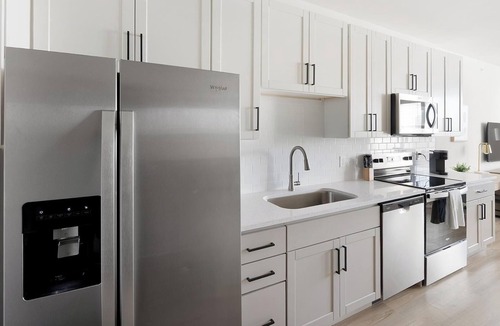 Downtown Knoxville Apartment | Landing | Amazing Studio, Gym, Pool