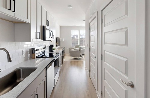 Downtown Knoxville Apartment | Landing | Amazing Studio, Gym, Pool