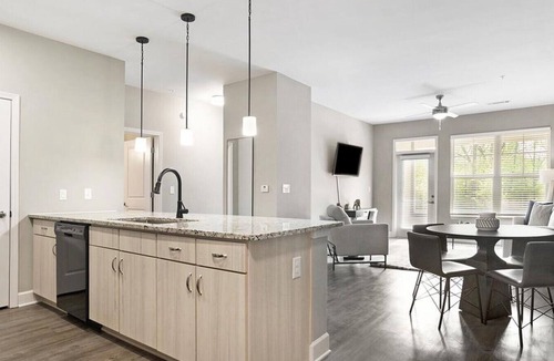 Paw Creek Apartment | Landing at Eleven240 - 1 Bedroom in Wedgewood