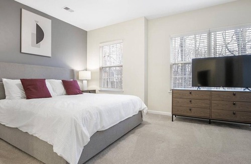 Greensboro Apartment | Landing at Hawthorne at Horse Pen Creek - 2 Bedrooms in Downtown Greensboro