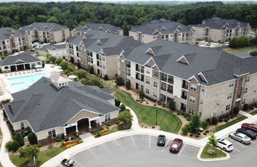 Greensboro Apartment | Landing at The Plantation at Pleasant Ridge - 2 Bedrooms in Downtown Greensboro