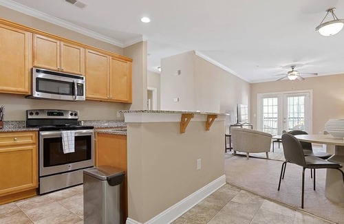 Greensboro Apartment | Landing at The Plantation at Pleasant Ridge - 2 Bedrooms in Downtown Greensboro