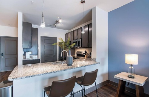 Hurstbourne Apartment | Landing | Beautiful 1BD, Gym, Clubhouse