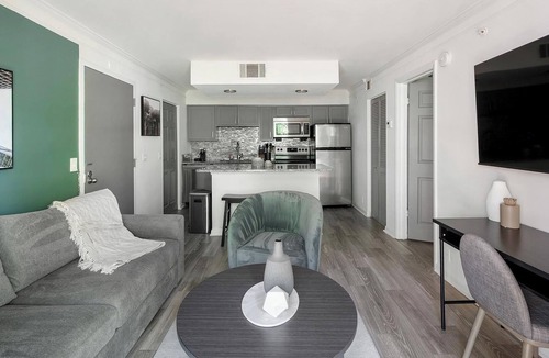 Green Hills Apartment | Landing | Beautiful 1BD, Gym, Pool