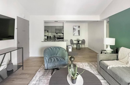 Green Hills Apartment | Landing | Beautiful 1BD, Pool, Gym