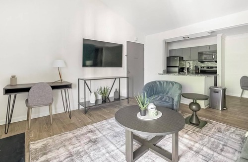 Green Hills Apartment | Landing | Beautiful 1BD, Pool, Gym