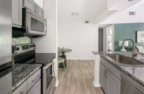 Green Hills Apartment | Landing | Beautiful 1BD, Pool, Gym