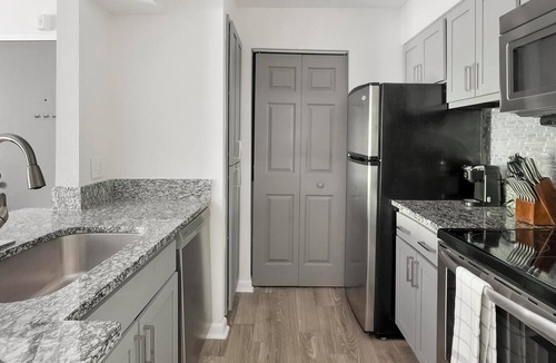 Green Hills Apartment | Landing | Beautiful 1BD, Pool, Gym