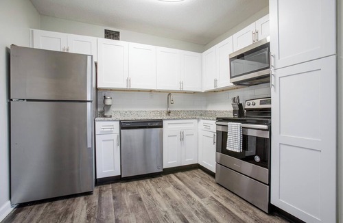 Fort Wayne Apartment | Landing | Beautiful 2BD, Pool, Gym