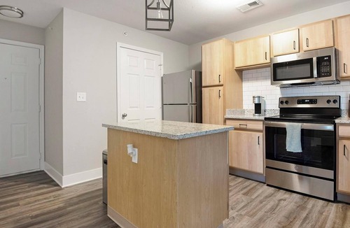 Eureka Apartment | Landing | Beautiful 2BD, Gym, Pool