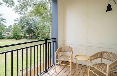 Bellview Apartment | Landing | Beautiful 2BD, Pool, Gym