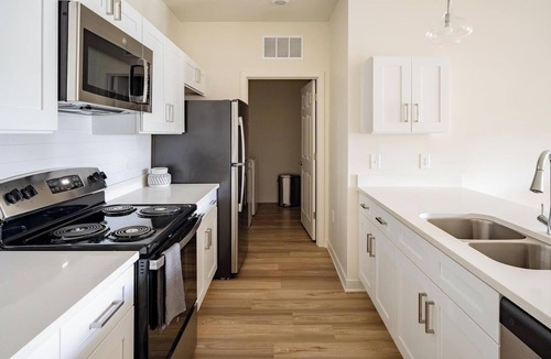 Bellview Apartment | Landing | Beautiful 2BD, Pool, Gym