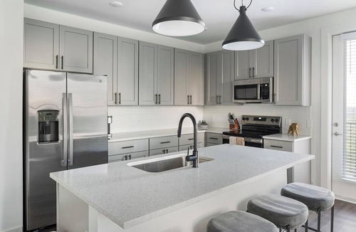 Brentwood Apartment | Landing | Beautiful 2BD, Clubhouse, Gym